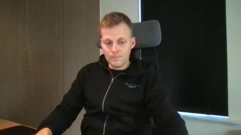 Max take off clothes online show from 02-24-25, 01:10