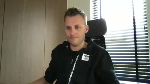 Max take off clothes online show from 03-11-25, 12:17