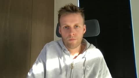 Snapshot of max_straight_1 chatting on 01-06-26, 11:47 Max take off clothes online show from 01-06-26, 11:47