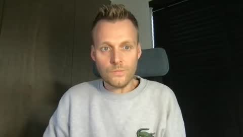 Snapshot of max_straight_1 chatting on 02-12-26, 11:49 Max take off clothes online show from 02-12-26, 11:49