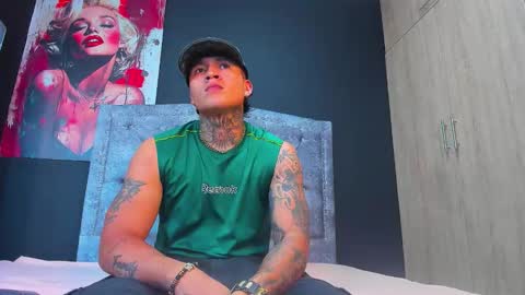 Snapshot of max_tatto chatting on 11-18-25, 01:44 max_tatto online show from 11-18-25, 01:44