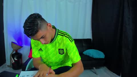 MAX     online show from 03-06-25, 08:08