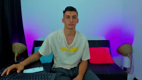 MAX     online show from 10-08-25, 05:32