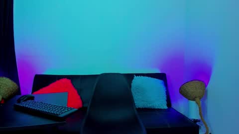 MAX     online show from 10-18-25, 05:35