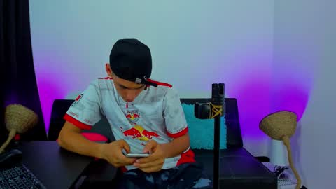 MAX     online show from 10-27-25, 06:23