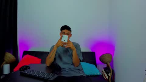 MAX     online show from 01-13-26, 02:28