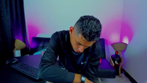 MAX     online show from 01-16-26, 11:31