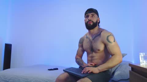 max_xl_ online show from 12-18-25, 03:51