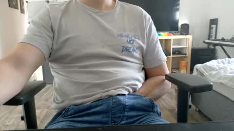 Snapshot of maxboner94 chatting on 11-12-25, 09:10 maxboner94 online show from 11-12-25, 09:10