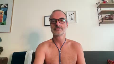 Max Mikado online show from 10-21-25, 02:51