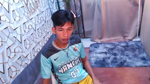 Reyn online show from 02-08-25, 03:41