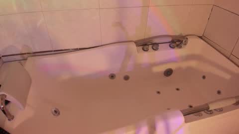 maxim online show from 11-29-25, 05:54