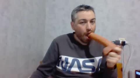 Snapshot of maximefrxx chatting on 02-05-25, 08:46 Maxime online show from 02-05-25, 08:46