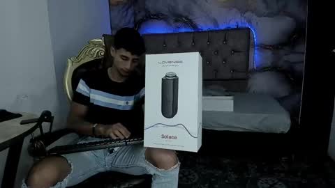 Snapshot of maximo_romano chatting on 10-22-25, 07:24 Maximo online show from 10-22-25, 07:24