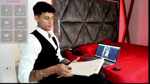Snapshot of maximo_romano chatting on 10-23-25, 08:07 Maximo online show from 10-23-25, 08:07