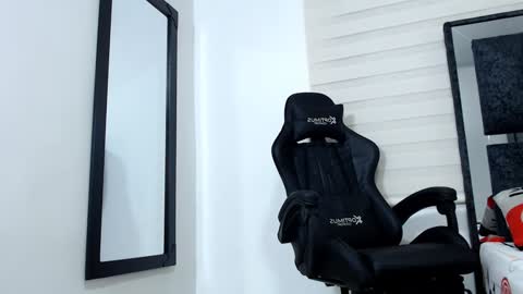 Maximo Sebastian online show from 01-27-25, 01:37