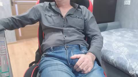 maximus3334 online show from 11-07-25, 11:32