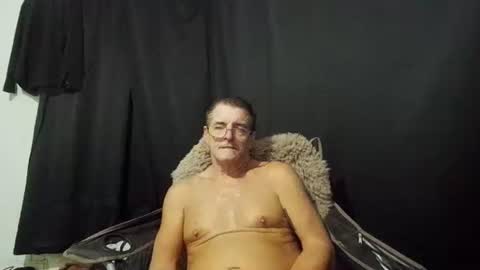 Snapshot of maximus_oreally chatting on 01-07-25, 04:18 Max online show from 01-07-25, 04:18