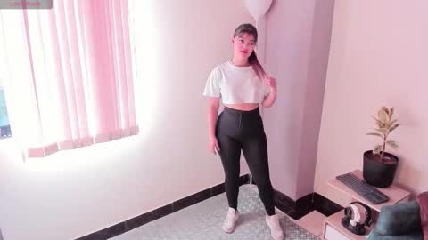 Snapshot of maxinnevance chatting on 09-15-25, 07:36 You can call me Max online show from 09-15-25, 07:36