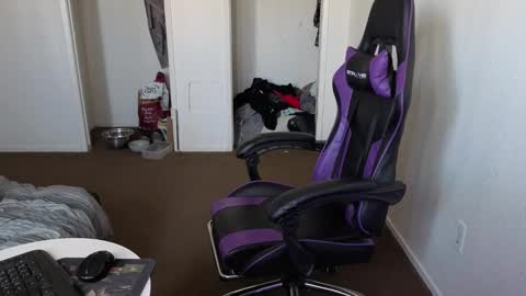 Snapshot of maxishere000 chatting on 10-20-25, 09:59  IG  online show from 10-20-25, 09:59