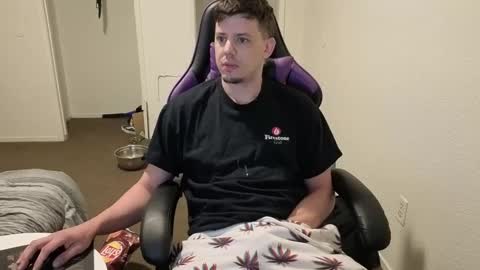 Snapshot of maxishere000 chatting on 10-26-25, 12:00  IG  online show from 10-26-25, 12:00