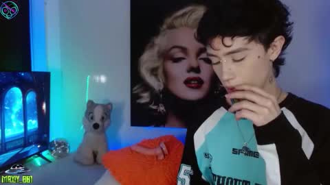 Max online show from 09-22-25, 03:52