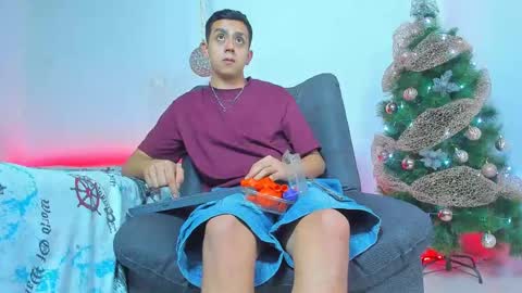 Snapshot of maxowens_oficial chatting on 12-15-24, 11:31 MAX online show from 12-15-24, 11:31