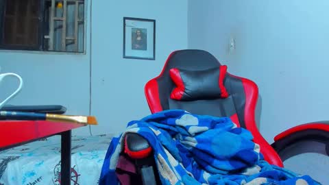 Snapshot of maxowens_oficial chatting on 11-16-25, 11:54 MAX online show from 11-16-25, 11:54