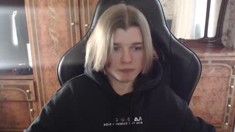 Snapshot of maxplay18 chatting on 12-12-24, 11:29 Max online show from 12-12-24, 11:29