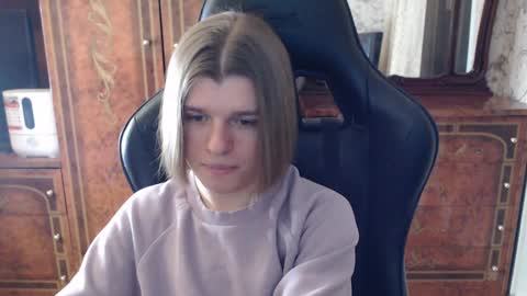 Snapshot of maxplay18 chatting on 02-19-25, 06:54 Max online show from 02-19-25, 06:54