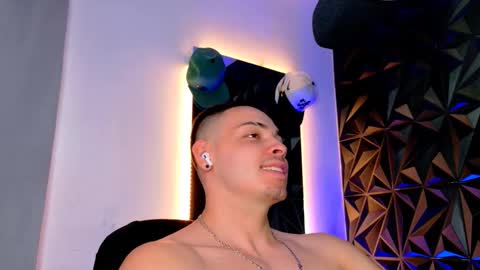 MAX online show from 11-04-25, 09:58