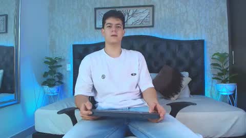 Maxxi online show from 12-14-25, 03:45