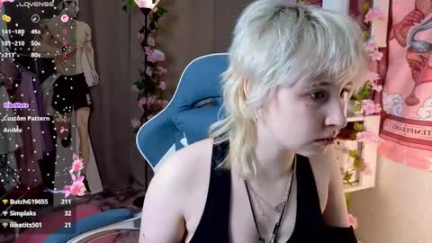 Snapshot of may_leaf chatting on 02-20-26, 06:26 Mary online show from 02-20-26, 06:26