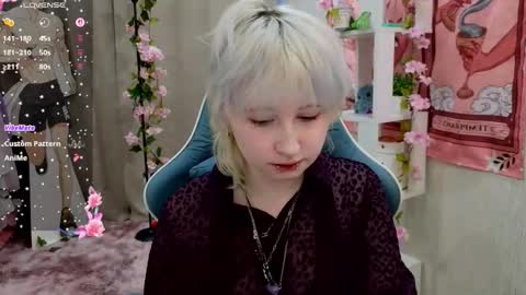 Snapshot of may_leaf chatting on 02-23-26, 01:25 Mary online show from 02-23-26, 01:25