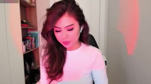 Mia online show from 12-17-25, 03:12