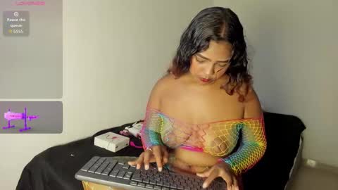 Snapshot of maya_graham_ chatting on 11-15-25, 05:05 Maya online show from 11-15-25, 05:05