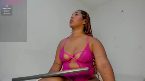 Snapshot of maya_graham_ chatting on 02-12-26, 05:35 Maya online show from 02-12-26, 05:35