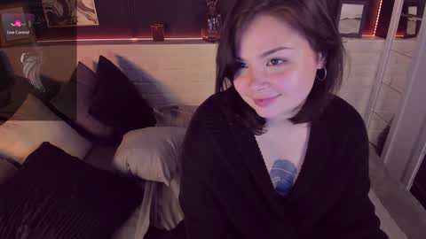 Woman online show from 12-14-24, 03:36