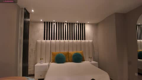 M A Y A    H O F F M A N online show from 11-20-25, 11:10