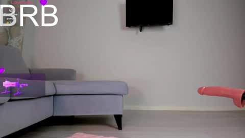 Mia online show from 04-02-26, 04:48