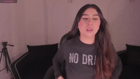 Snapshot of mayamoretti chatting on 11-28-25, 03:20 Maya online show from 11-28-25, 03:20