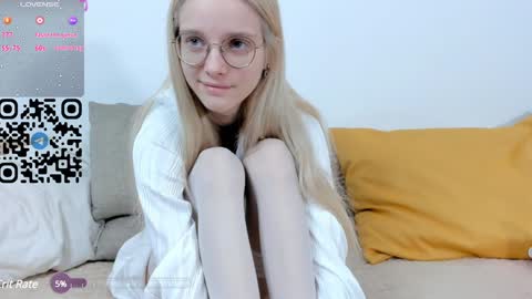 Snapshot of maydaguy chatting on 12-20-24, 06:29 Megan online show from 12-20-24, 06:29