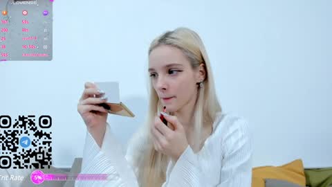 Snapshot of maydaguy chatting on 12-29-24, 03:33 Megan online show from 12-29-24, 03:33