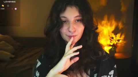 Snapshot of maymary_ chatting on 10-27-25, 06:06 Mary  . online show from 10-27-25, 06:06