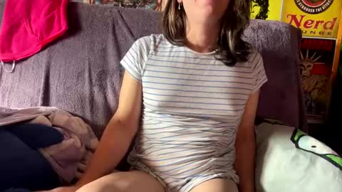 Snapshot of mayra_mayhem chatting on 01-21-25, 04:37 diana doll online show from 01-21-25, 04:37