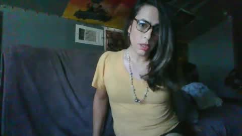 Snapshot of mayra_mayhem chatting on 10-17-25, 08:11 diana doll online show from 10-17-25, 08:11