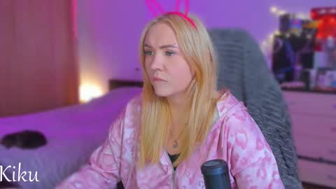 Snapshot of mdaluna chatting on 10-12-25, 06:18 Kiku online show from 10-12-25, 06:18