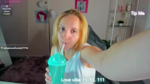 Snapshot of me1issa_bell chatting on 02-20-26, 06:26 Melissa online show from 02-20-26, 06:26