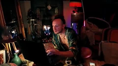 Snapshot of me586790 chatting on 03-03-26, 01:23 English Arse Play online show from 03-03-26, 01:23