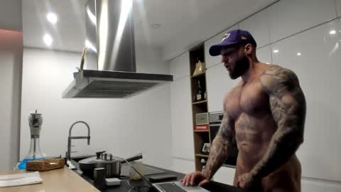 Snapshot of mealphamale chatting on 03-04-26, 03:40 Alpha Male online show from 03-04-26, 03:40